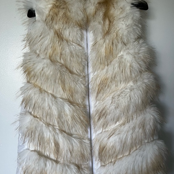Women's Cream Faux Fur Bomber Jacket - Picture 3 of 6